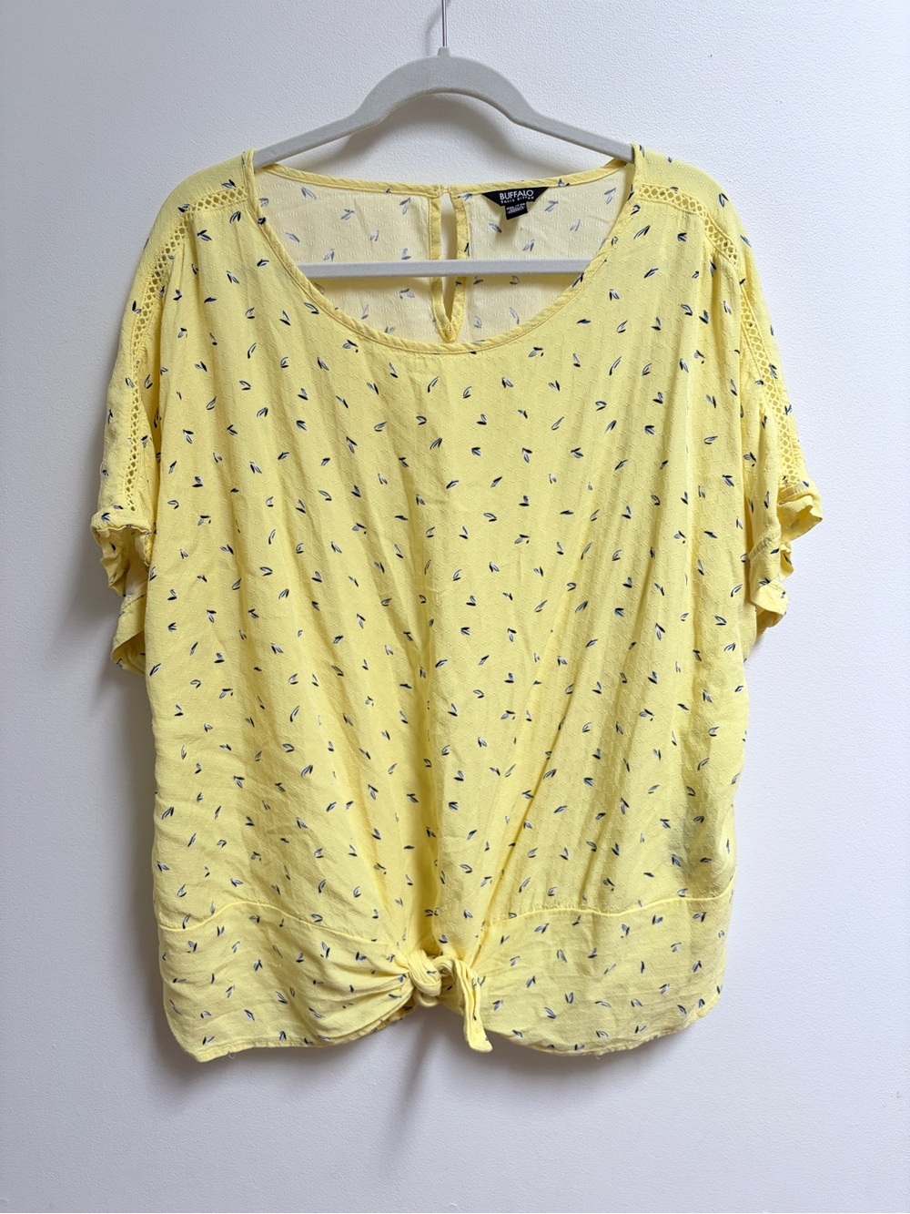 Buffalo David Bitton Yellow Knot-Front Short Sleeve Top with Navy Print